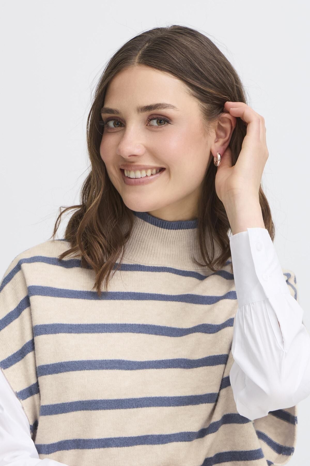 Bitte Jumper in Oatmeal with Bering Blue Stripe