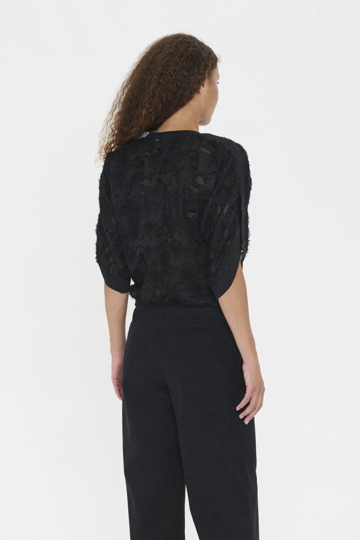Miah Top in Black bu SAINT TROPEZ